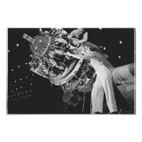 Mechanik bei Frauen auf einem radialen Motor