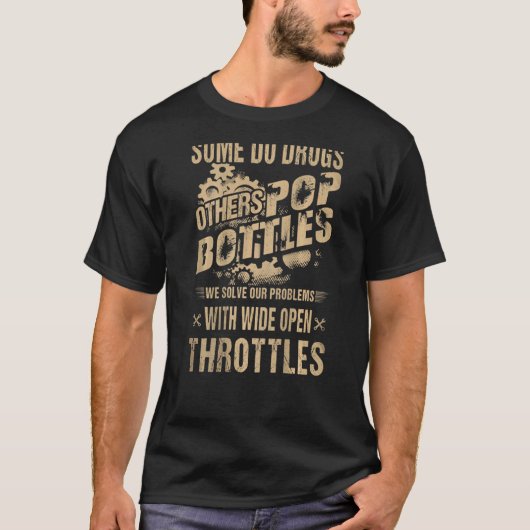 Mechanik löst unser Problem mit einem breiten offe T-Shirt (Vorderseite)