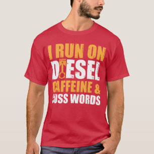 Mechaniker Autowerkstatt läuft mit Diesel Koffein T-Shirt