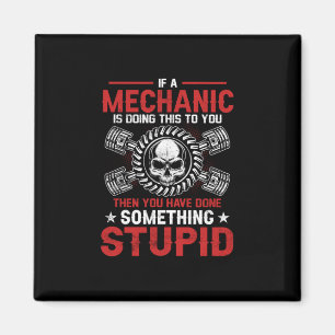 Mechanische Kunst Ein Mechaniker bei der Arbeit Magnet