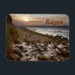 Mecklenburg-Küste Sonnenuntergang Magnet<br><div class="desc">Ein Sonnenuntergangsfoto, aufgenommen vom Strand bei Blandow im Jasmund Nationalpark auf Rügen, Mecklenburg Vorpommern, Deutschland, ist auf diesem Andenkenmagneten zu sehen. Der Text ist anpassbar oder abnehmbar. Die Magnete machen ein Geschenk, oder ein persönliches Geschenk, um auf Ihrem Kühlschrank oder Aktenschrank zu bleiben. Dieser Magnet misst 7, 6 cm x...</div>