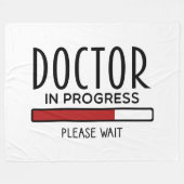 Med School Student Doctor in Progress Fleecedecke (Vorderseite (Horizontal))