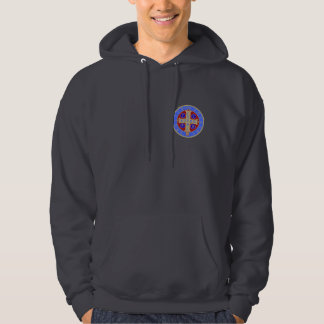 Medaille St. Benedict auf irgendeinem dunklen mit Hoodie