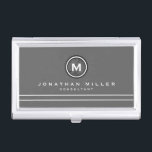 Medallion aus beruflichem Grau und Weiß Visitenkarten Dose<br><div class="desc">Beruflicher Visitenkartenhalter mit schlichter grau-weißer Optik und einer stylisierten Monogramm-Medaille in Schwarz-Weiß mit moderner Typografie, mit individuelle Name und Titel oder Rolle in einer koordinierenden weißen Typografie auf grauem Hintergrund mit zwei weißen Streifen, um das Gesamtdesign auszugleichen. Diese Führungskraft Visitenkartenhalter ist mit personalisiertem Namen und Titel in einfachem, modernem Schriftart...</div>