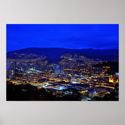 Medellin, Colombia at Night Poster (Vorne)