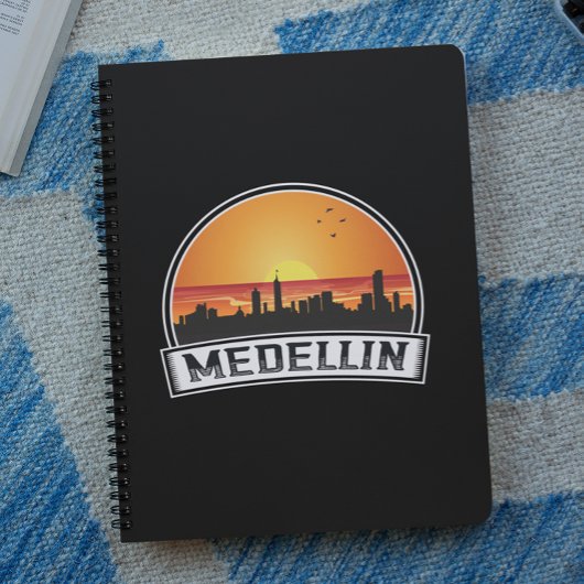 Medellin Colombia Sunset Skyline City Logo Notizblock