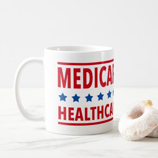 Medicare für alles Gesundheitswesen ist eine Kaffeetasse (Mit Donut)