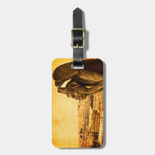 Medieval Le Stryge Gargoyle at Notre Dame, Paris Gepäckanhänger (Vorderseite vertikal)