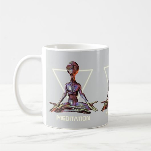 Meditation. Alien in ruhiger Pose Kaffeetasse (Links)