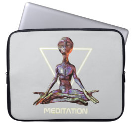 Meditation. Alien in ruhiger Pose Laptopschutzhülle