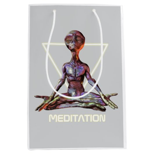 Meditation. Alien in ruhiger Pose Mittlere Geschenktüte (Vorderseite)
