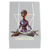 Meditation. Alien in ruhiger Pose Mittlere Geschenktüte (Rückseite)