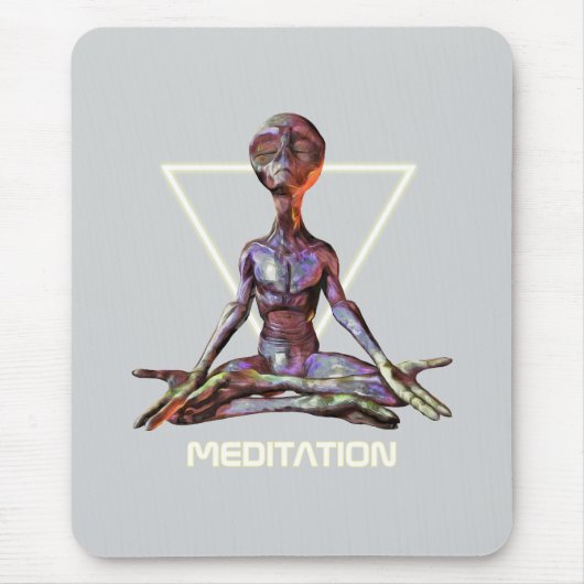 Meditation. Alien in ruhiger Pose Mousepad (Vorne)