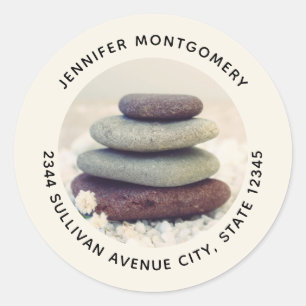 Meditative Cairn-Adresse für gestapelte Stones Runder Aufkleber