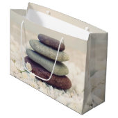 Meditative Cairn für Gesteinsteine Große Geschenktüte (Vorderseite Schrägansicht)