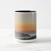 Meditative Morning Mug Zweifarbige Tasse (Mittel)