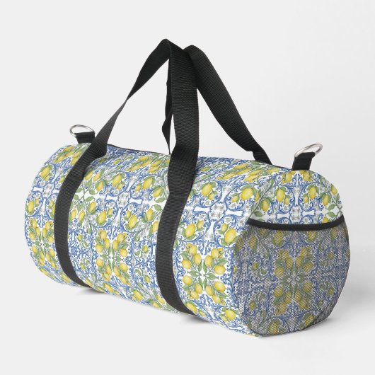 Mediterranean Blue Citrus Lemon Tile Pattern Duffle Bag (Rechte Ecke)