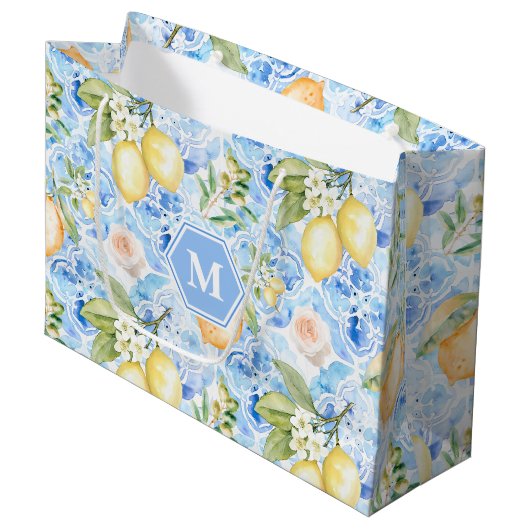 Mediterranean Blue Tile Limoncello Monogram Name Große Geschenktüte (Vorderseite Schrägansicht)