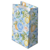 Mediterranean Blue Tile Limoncello Monogram Name Kleine Geschenktüte (Rückseite Schrägansicht)