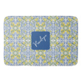 Mediterranean Blue & Yellow Lemon Tile Pattern Badematte (Vorderseite)
