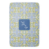 Mediterranean Blue & Yellow Lemon Tile Pattern Badematte (Vorderseite Vertikal)