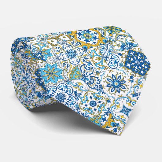 Mediterranean hues/ Azulejo tiles Krawatte (Gerollt)