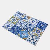 Mediterranes Blumenmuster Blau, Weiß und Gelb Fußmatte (Schrägansicht)