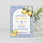 Mediterranes Brautparty mit blauen und Zitronen Einladung (Stehend Vorderseite)