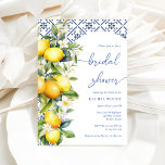 Mediterranes Zitronenmeer-Brautparty Einladung<br><div class="desc">Erhöhen Sie Ihr Brautparty mit unserem Mediterranen Lemon Main Squeeze Einladung 🍋! Inmitten sonniger Farben und zeitloser Eleganz bietet diese Einladung lebendige Zitronenbilder vor einem Hintergrund blauer mediterraner Farben. Die individuell gestaltbaren Details sorgen für eine persönliche Touch, während das hochwertige Papier und die ausgefeilte Typografie ein luxuriöses Ambiente schaffen. Set...</div>