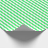 Medium LightGreen und White Stripes Wrapping Paper Geschenkpapier (Ecke)