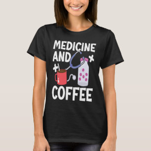 Medizin und Kaffee Ärztin Klinik Heilung T-Shirt