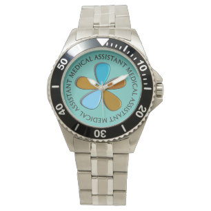 Medizinische Assistentin schaut florales Licht bla Armbanduhr