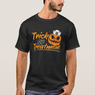 Medizinischer Halloween-Trick oder Gesundheitsarzt T-Shirt