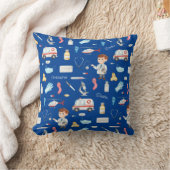 Medizinstudium des kleinen jungen Arztes mit dem N Kissen (Decke)