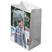 Meduim Snowing Foto Weihnachtsgrüße Geschenktasche Mittlere Geschenktüte (Rückseite Schrägansicht)