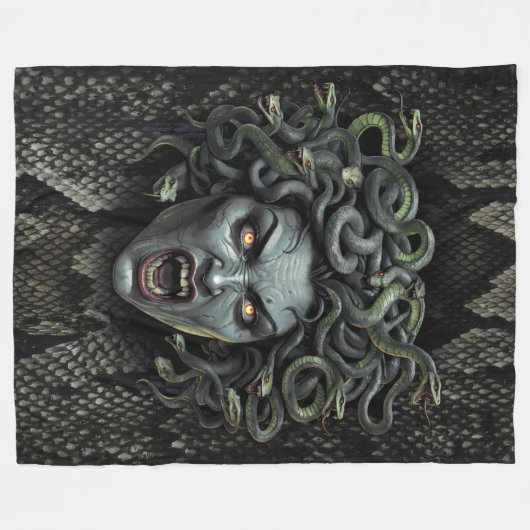 Medusa Queen of Stone Fleece Blanket (Vorderseite (Horizontal))