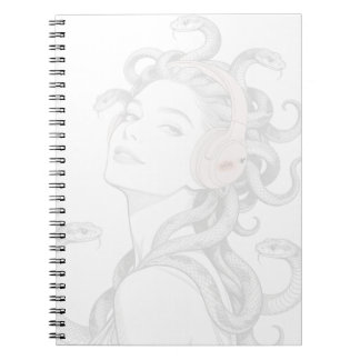 Medusa-Spiralnotizbuch - posiert für die Kamera. Notizblock