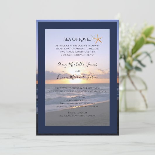 Meer der Liebe | Beach Sunset Starfish Hochzeit Einladung (Stehend Vorderseite)