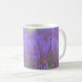 Meer der violetten Blumen bei RHS Wisley Kaffeetasse (VorderseiteRechts)