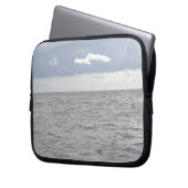 Meer und hübsche Wolken Laptopschutzhülle (Vorderseite Links)