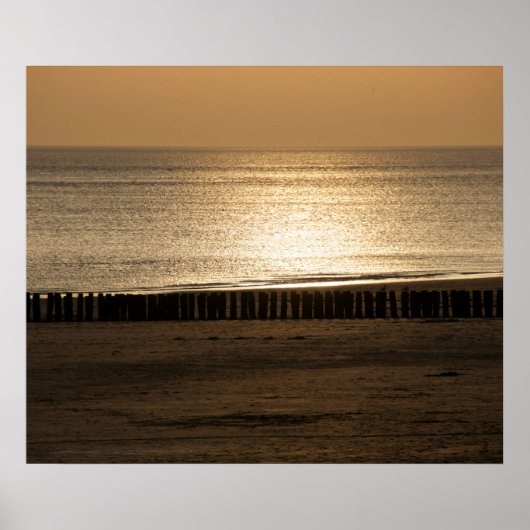 Meerblick - am Strand bei Sonnenuntergang Poster (Vorne)