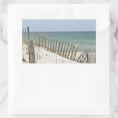 Meerblick durch den Zaun des Strandes Rechteckiger Aufkleber (Tasche)