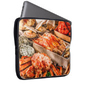 Meeresfrüchte-Kochplatte zum Abendessen am Meeresu Laptopschutzhülle (Vorne Rechts)