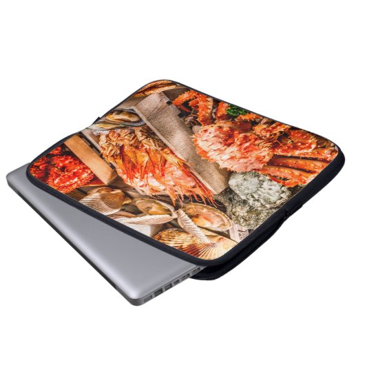 Meeresfrüchte-Kochplatte zum Abendessen am Meeresu Laptopschutzhülle (Vorne Knopf)