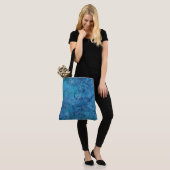 Meeresgrund-Batik Tasche (Am Model)