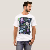 Meereslebensfarbe, dunkler Hintergrund. T-Shirt (Vorne ganz)