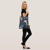 Meereslebensfarbe, dunkler Hintergrund. Tasche (Am Model)