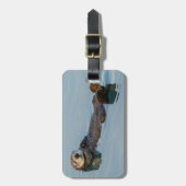 Meeresotter, der im Ozean zurückschweben Gepäckanhänger (Vorderseite vertikal)