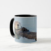 Meeresotter, der im Ozean zurückschweben Tasse (Vorderseite Links)