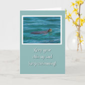 Meeresschildkröte Behaltend Ermutigung zum Schwimm Karte (Gelbe Blume)